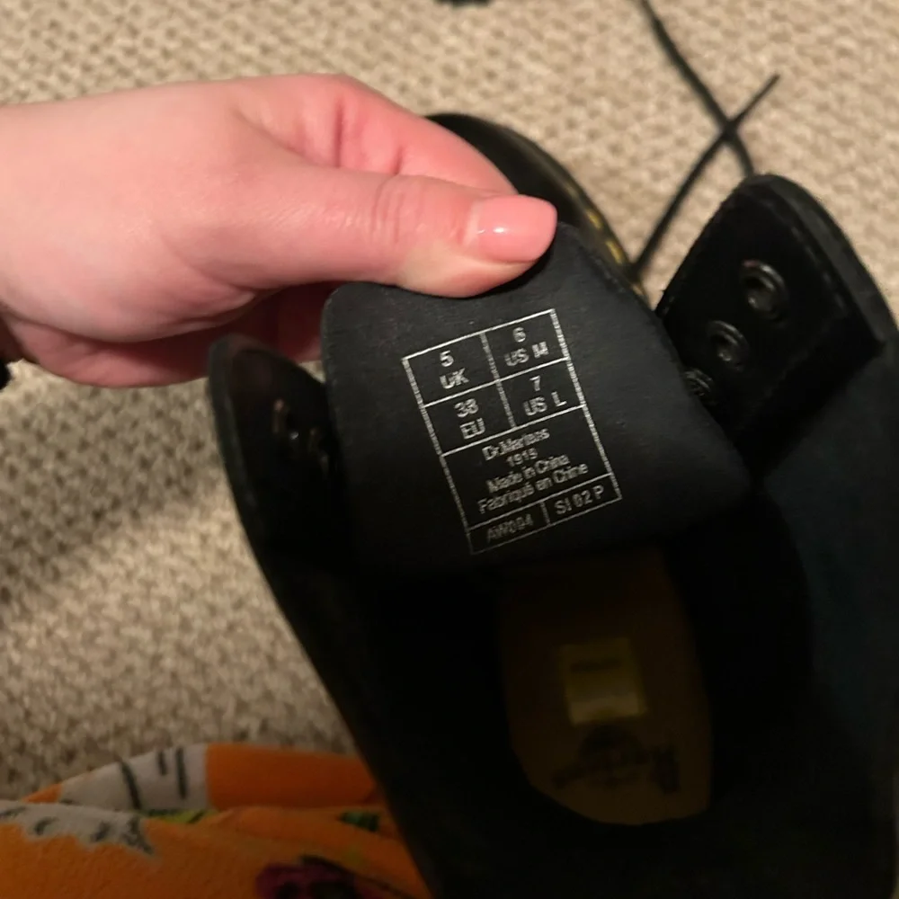 ✨Moving Sale✨ 1460 WOMEN'S SMOOTH LEATHER DOC MARTENS - Picture 2 of 3